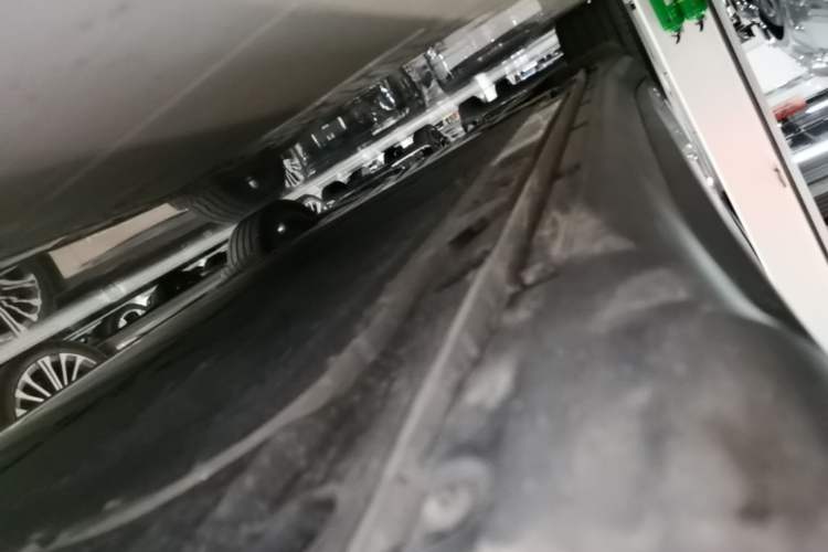 Used ONVO L60 2025 Model—60 kWh All-Wheel-Drive Version Right Side Sill