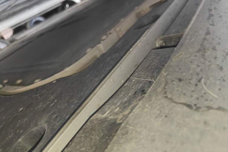 Used ONVO L60 2025 Model—60 kWh Rear-Wheel-Drive Version Right Side Sill