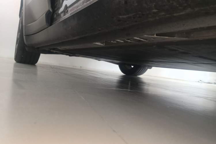 Used ONVO L60 2025 Model—60 kWh Rear-Wheel-Drive Version Right Side Sill
