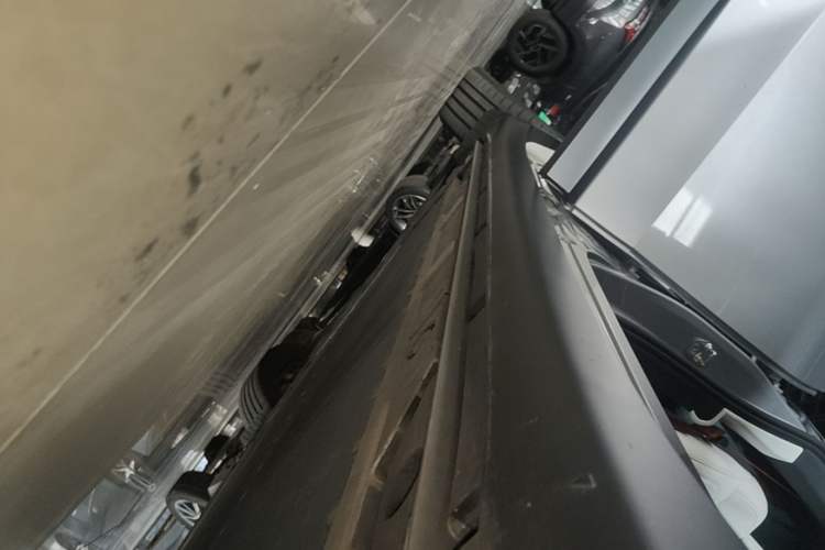 Used ONVO L60 2025 Model—60 kWh Rear-Wheel-Drive Version Right Side Sill
