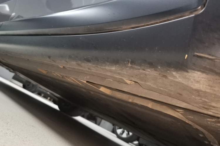 Used ONVO L60 2025 Model—60 kWh Rear-Wheel-Drive Version Right Side Sill