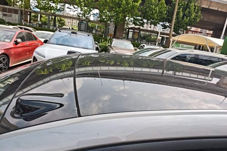 Used ONVO L60 2025 Model—60 kWh Rear-Wheel-Drive Version Roof