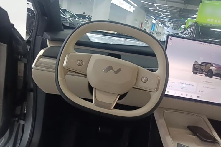 Used ONVO L60 2025 Model—60 kWh Rear-Wheel-Drive Version Steering Wheel