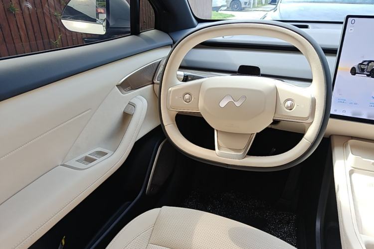 Used ONVO L60 2025 Model—60 kWh Rear-Wheel-Drive Version Steering Wheel