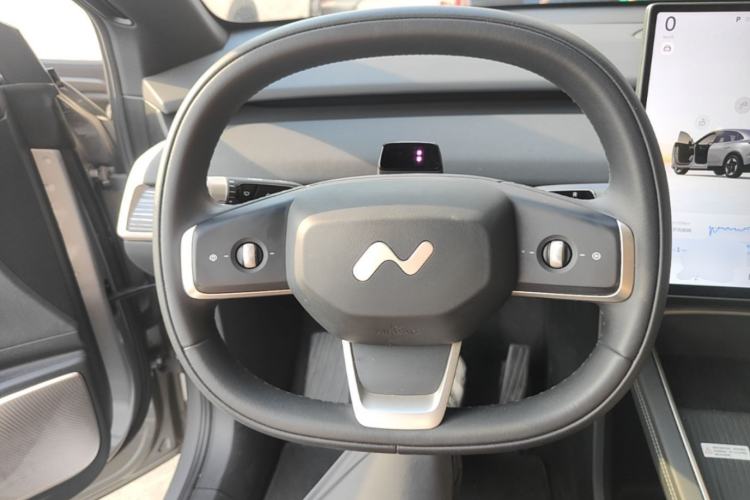 Used ONVO L60 2025 Model—60 kWh Rear-Wheel-Drive Version Steering Wheel