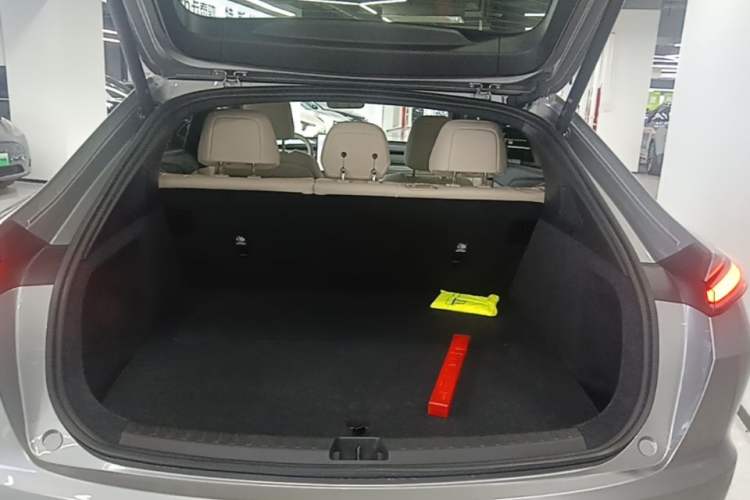 Used ONVO L60 2025 Model—60 kWh Rear-Wheel-Drive Version Trunk