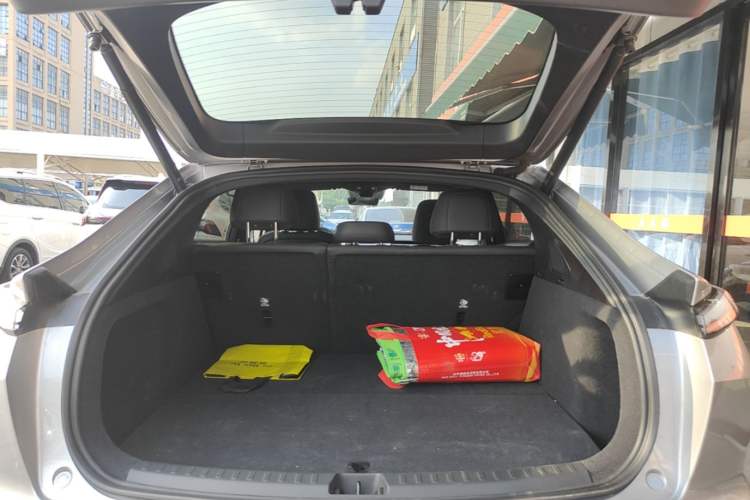 Used ONVO L60 2025 Model—60 kWh Rear-Wheel-Drive Version Trunk