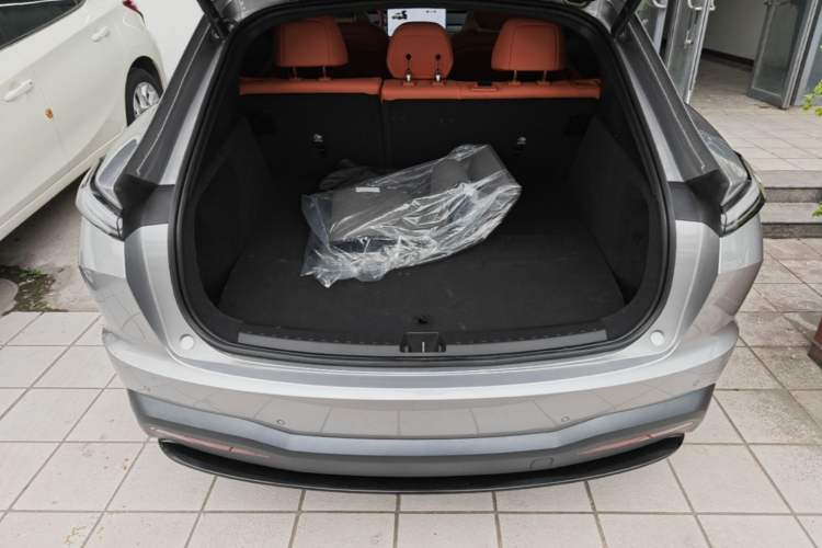 Used ONVO L60 2025 Model—60 kWh Rear-Wheel-Drive Version Trunk