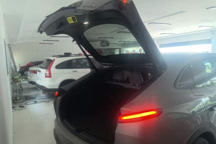 Used ONVO L60 2025 Model—60 kWh Rear-Wheel-Drive Version Trunk