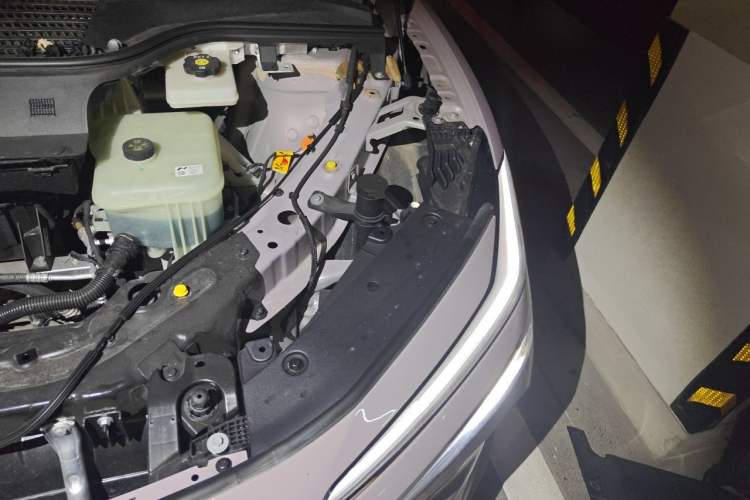 Used ONVO L60 2025 Model—60 kWh Rear-Wheel-Drive Version Engine Bay Left