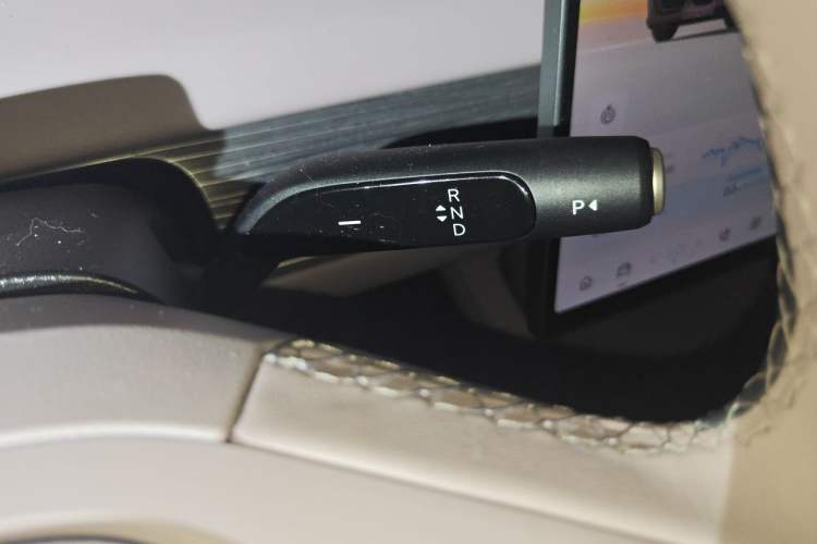 Used ONVO L60 2025 Model—60 kWh Rear-Wheel-Drive Version Gear Lever