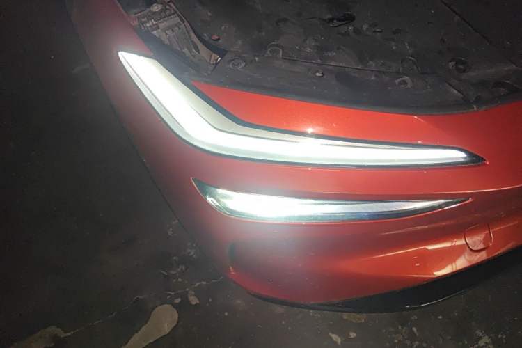 Used ONVO L60 2025 Model—60 kWh Rear-Wheel-Drive Version Right Front Headlight