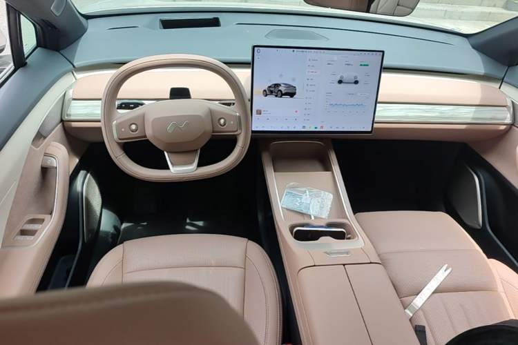 Used ONVO L60 2025 Model—60 kWh All-Wheel-Drive Version Center Console