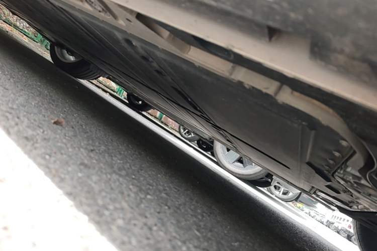 Used ONVO L60 2025 Model—60 kWh All-Wheel-Drive Version Chassis Front Right