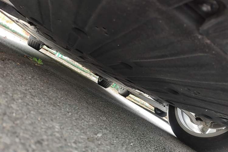 Used ONVO L60 2025 Model—60 kWh All-Wheel-Drive Version Chassis Front