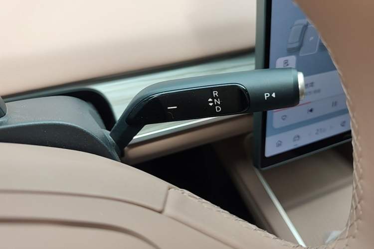 Used ONVO L60 2025 Model—60 kWh All-Wheel-Drive Version Gear Lever