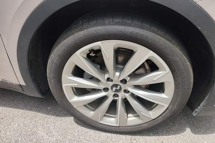 Used ONVO L60 2025 Model—60 kWh All-Wheel-Drive Version Right Front Wheel Hub