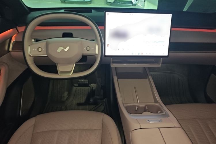 Used ONVO L60 2025 Model—60 kWh Rear-Wheel-Drive Version Center Console