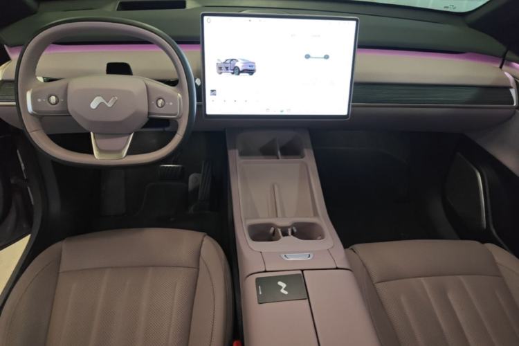 Used ONVO L60 2025 Model—60 kWh Rear-Wheel-Drive Version Center Console