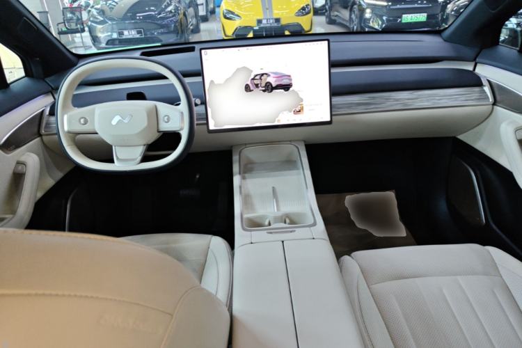 Used ONVO L60 2025 Model—60 kWh All-Wheel-Drive Version Center Console