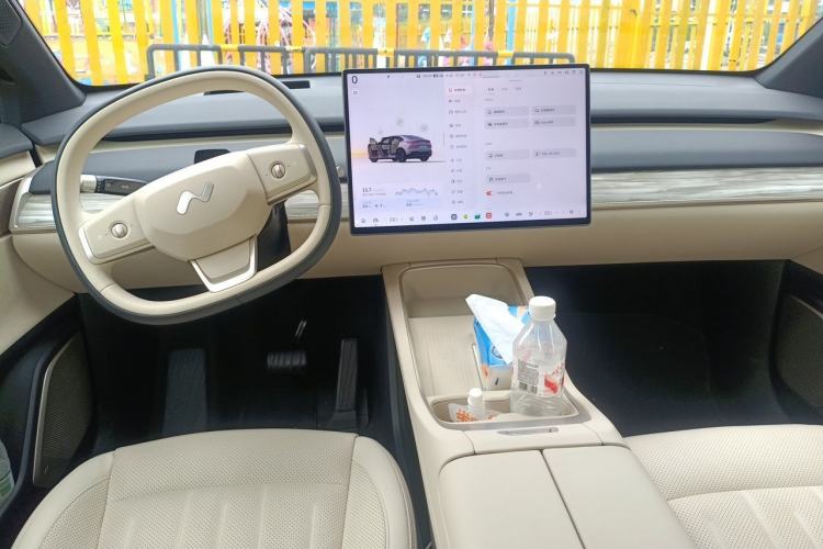 Used ONVO L60 2025 Model—60 kWh Rear-Wheel-Drive Version Center Console