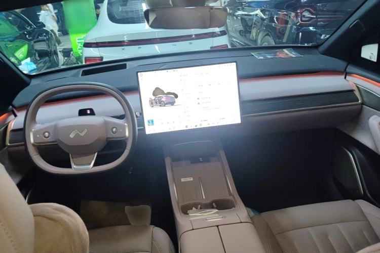 Used ONVO L60 2025 Model—60 kWh Rear-Wheel-Drive Version Center Console