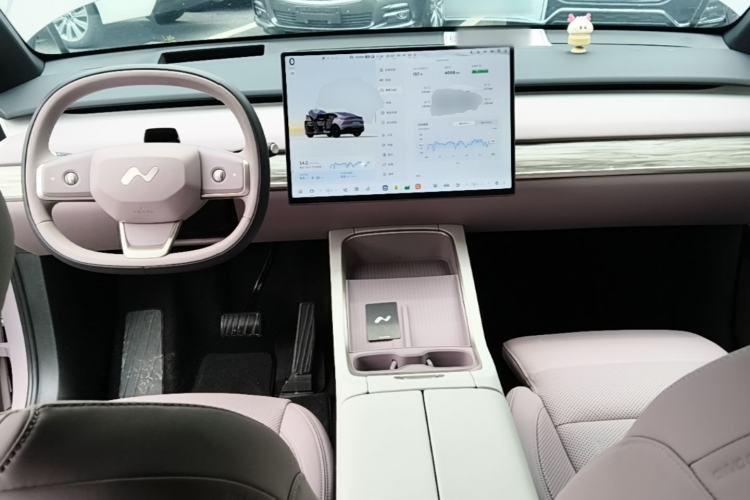 Used ONVO L60 2025 Model, 60kWh Violet Limited Edition Center Console
