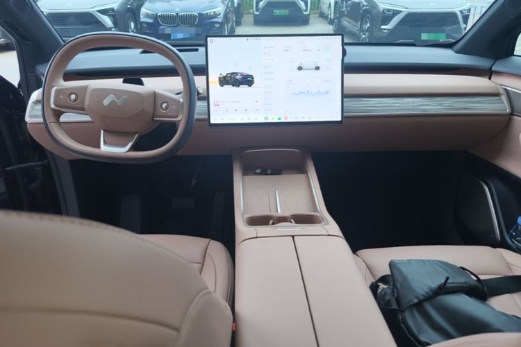 Used ONVO L60 2025 Model—60 kWh Rear-Wheel-Drive Version Center Console
