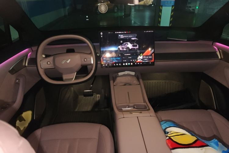 Used ONVO L60 2025 Model—60 kWh Rear-Wheel-Drive Version Center Console