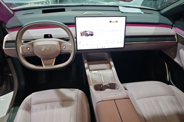Used ONVO L60 2025 Model—60 kWh Rear-Wheel-Drive Version Center Console