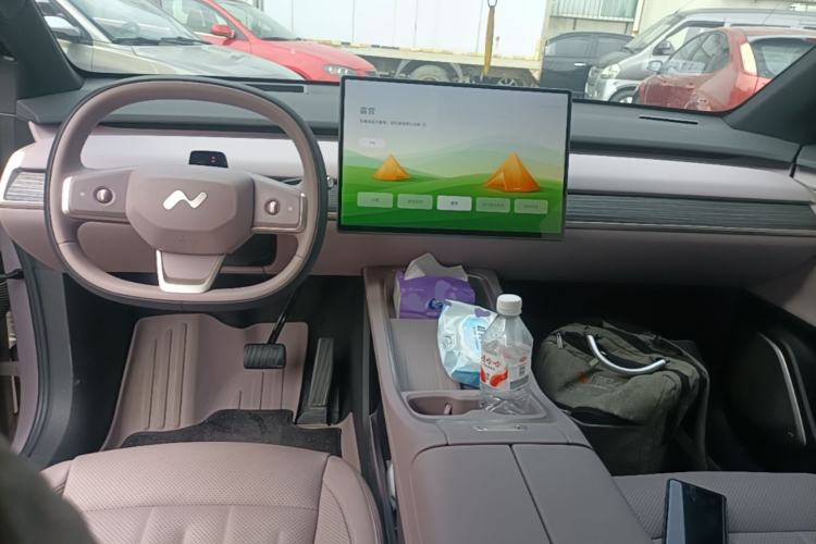 Used ONVO L60 2025 Model—60 kWh Rear-Wheel-Drive Version Center Console