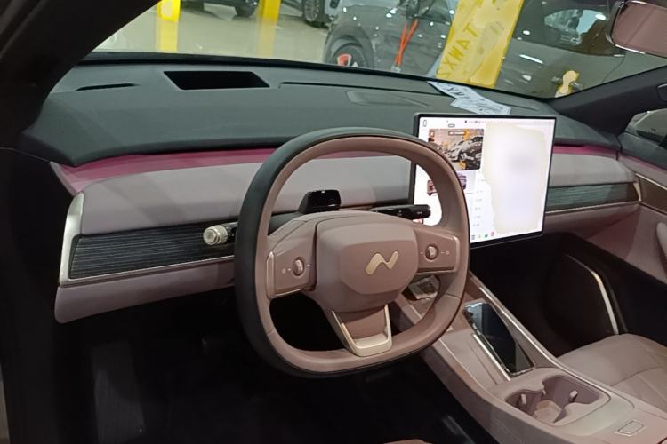 Used ONVO L60 2025 Model—60 kWh Rear-Wheel-Drive Version Center Console