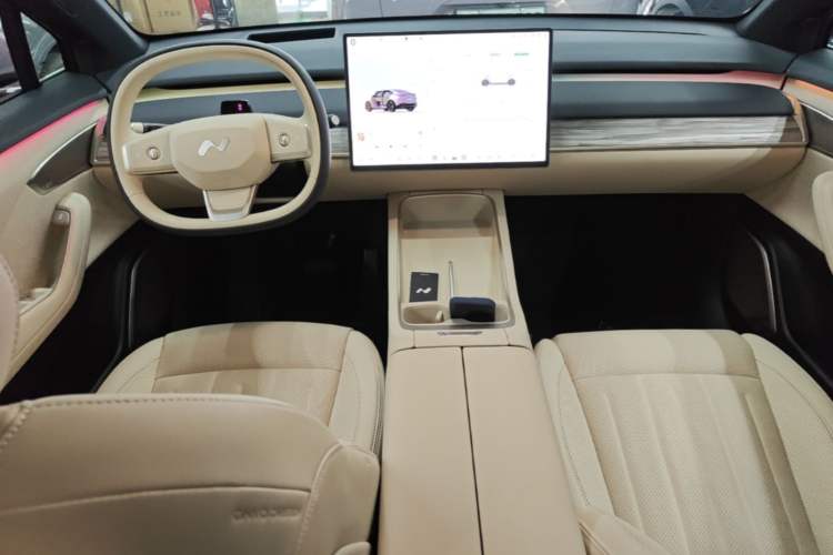 Used ONVO L60 2025 Model—60 kWh Rear-Wheel-Drive Version Center Console