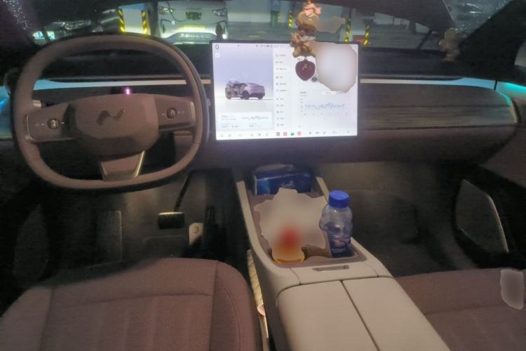 Used ONVO L60 2025 Model, 60kWh Violet Limited Edition Center Console