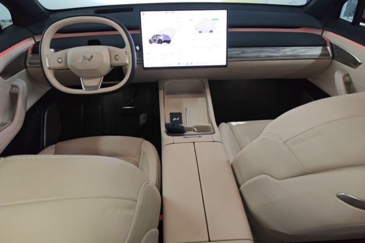 Used ONVO L60 2025 Model—60 kWh All-Wheel-Drive Version Center Console