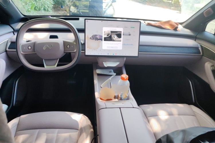 Used ONVO L60 2025 Model—60 kWh Rear-Wheel-Drive Version Center Console