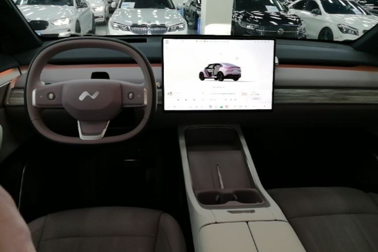Used ONVO L60 2025 Model, 60kWh Violet Limited Edition Center Console