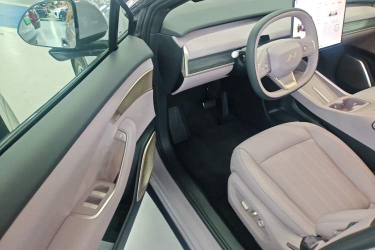 Used ONVO L60 2025 Model, 60kWh Violet Limited Edition Driver Seat