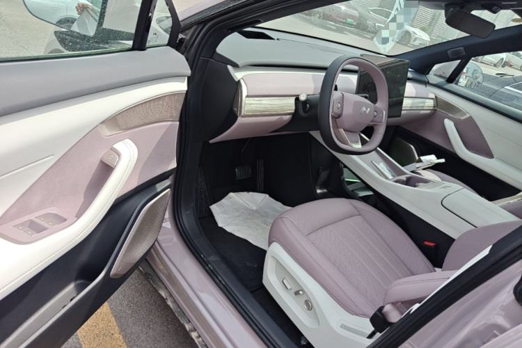Used ONVO L60 2025 Model, 60kWh Violet Limited Edition Driver Seat