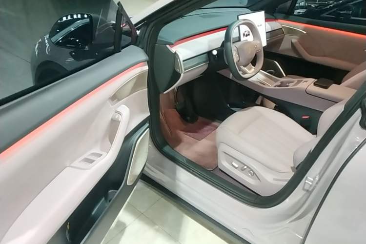 Used ONVO L60 2025 Model—85 kWh Rear-Wheel-Drive Version Driver Seat