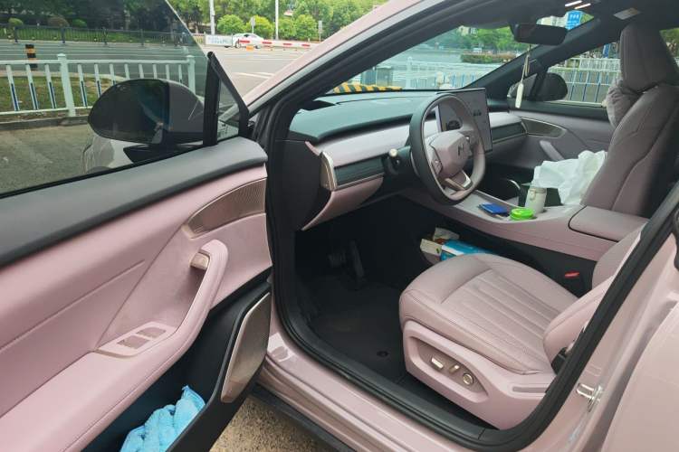 Used ONVO L60 2025 Model—60 kWh Rear-Wheel-Drive Version Driver Seat