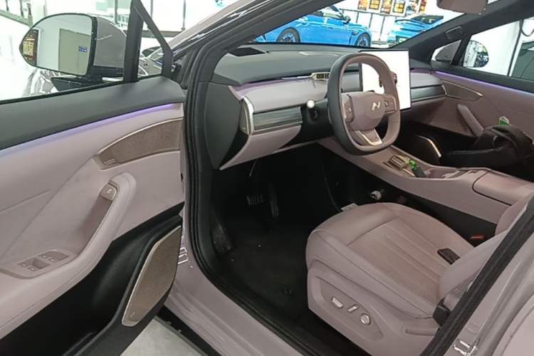 Used ONVO L60 2025 Model—60 kWh Rear-Wheel-Drive Version Driver Seat