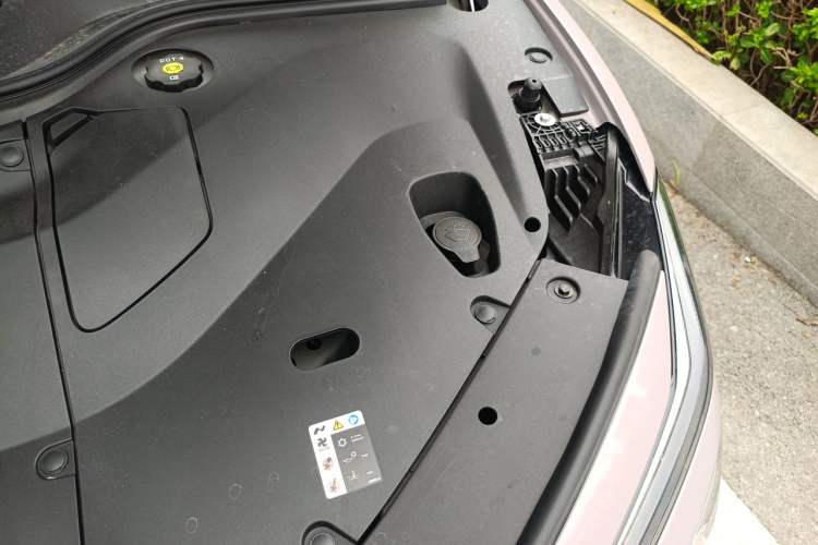 Used ONVO L60 2025 Model—60 kWh Rear-Wheel-Drive Version Engine Bay Left