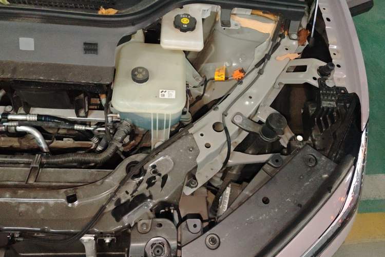 Used ONVO L60 2025 Model—60 kWh Rear-Wheel-Drive Version Engine Bay Left