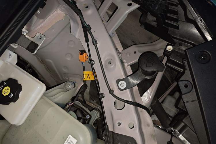 Used ONVO L60 2025 Model—60 kWh Rear-Wheel-Drive Version Engine Bay Left