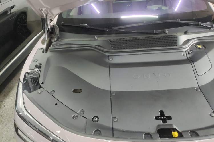 Used ONVO L60 2025 Model—60 kWh Rear-Wheel-Drive Version Engine Bay Right