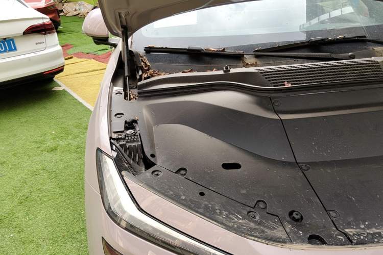 Used ONVO L60 2025 Model—60 kWh Rear-Wheel-Drive Version Engine Bay Right