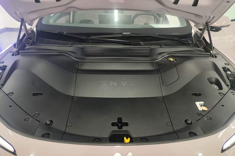 Used ONVO L60 2025 Model—60 kWh All-Wheel-Drive Version Engine Bay