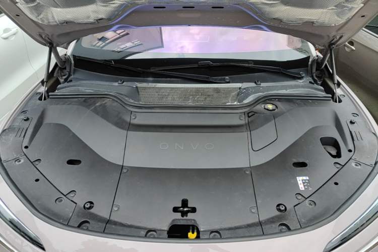Used ONVO L60 2025 Model—60 kWh All-Wheel-Drive Version Engine Bay