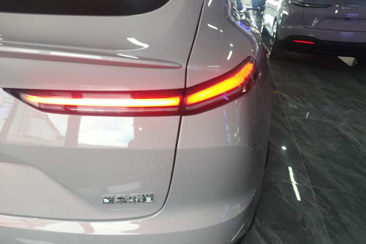 Used ONVO L60 2025 Model—60 kWh All-Wheel-Drive Version Exterior 3